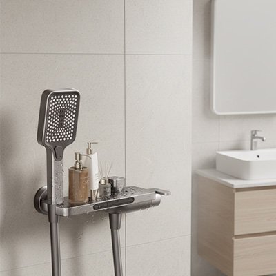 Mitigeur bain douche bouteille savon sur support facile d'accès