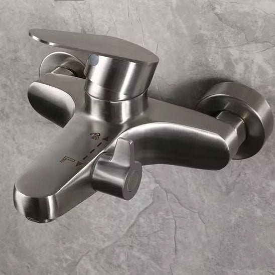 mitigeur bain douche fixé au mur