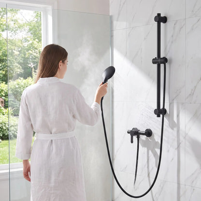 mitigeur de douche femme nettoie facilement sa douche 