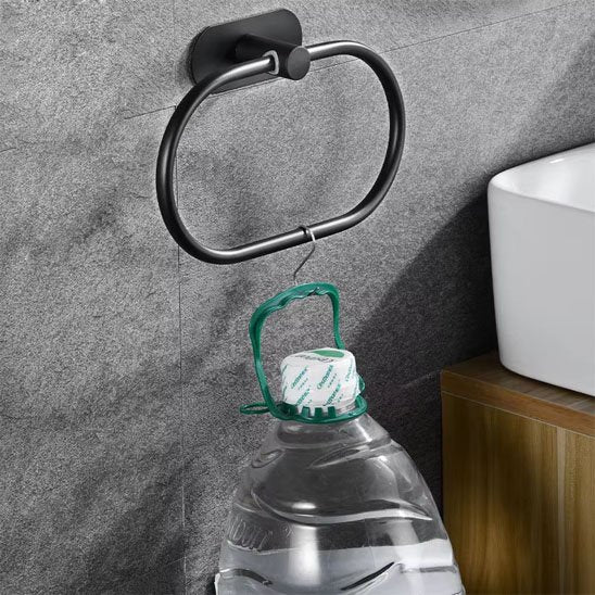 Porte serviette noir gros bouteille accrochée pour tester solidité