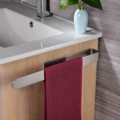 Porte serviette salle de bain fixé sur meuble lavabo