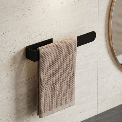Porte serviette salle de bain noir avec serviette