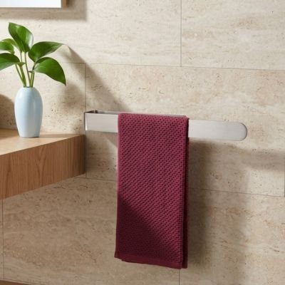 Porte serviette salle de bain collé au mur